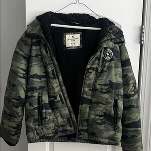 Abercrombie & Fitch Kids Green Camo Puffer Hooded Jacket 15/16
